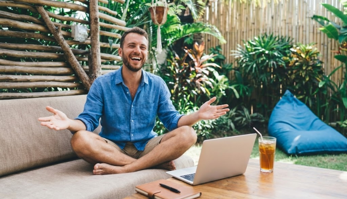 Digital nomad establishing Florida residency